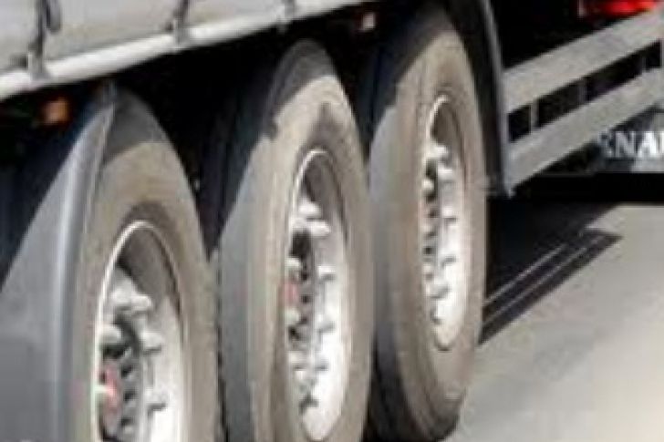 TRAGEDIE în Capitală: o femeie a murit după ce a fost călcată de un TIR