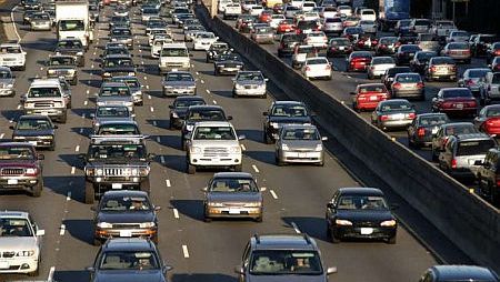 INOVAŢIE - Un mare constructor auto a fabricat maşina ce merge singură prin traficul aglomerat