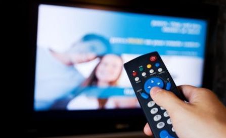 INCREDIBIL! Un patron de TELEVIZIUNE s-a apucat de cântat. VIDEO