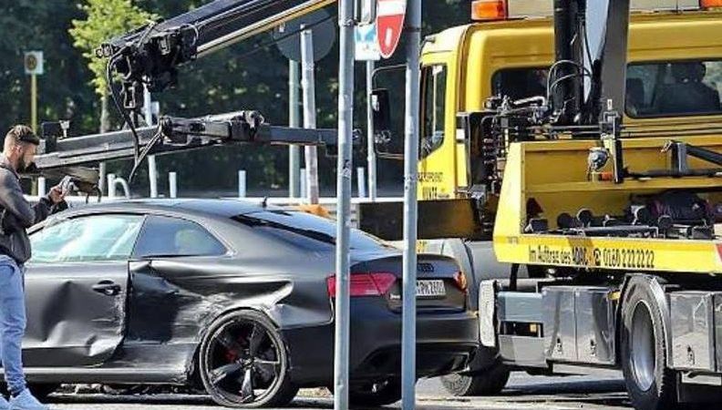 Accident GRAV cu un bolid de lux. Polițiștii au încremenit când au văzut cine era la volan 