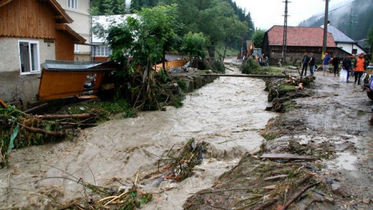 Risc de inundații pe râurile din 4 județe. HARTA zonelor afectate