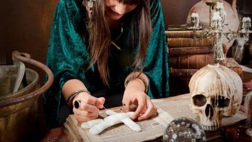 "Discipolele MAMEI OMIDA" au vrut să dea lovitura în Alba. Ce i-au făcut unui bărbat îndrăgostit? 