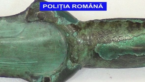 O sabie din Epoca Bronzului, scoasă la vânzare pe net. S-au dus poliţiştii din Cluj să o "cumpere"