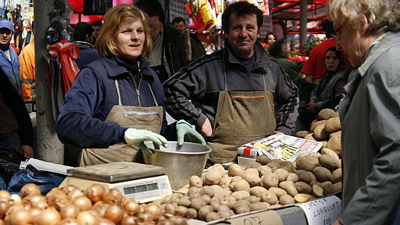 NOUA LEGE A PIEŢELOR: Samsarii vor face loc la tarabe producătorilor agricoli