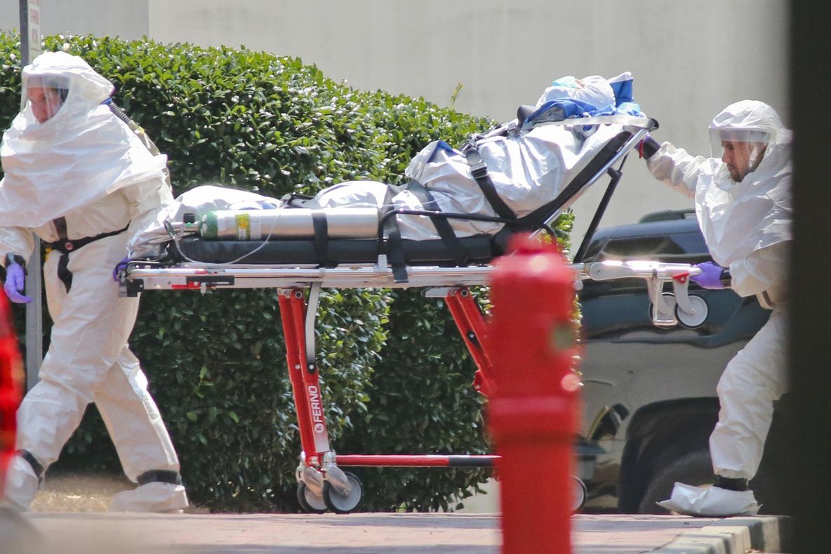 ALERTĂ ÎN CAPITALĂ: 18 români verificaţi pentru EBOLA