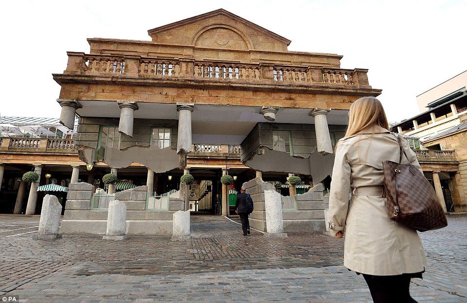 Iluzia optică care îi uimește pe londonezi