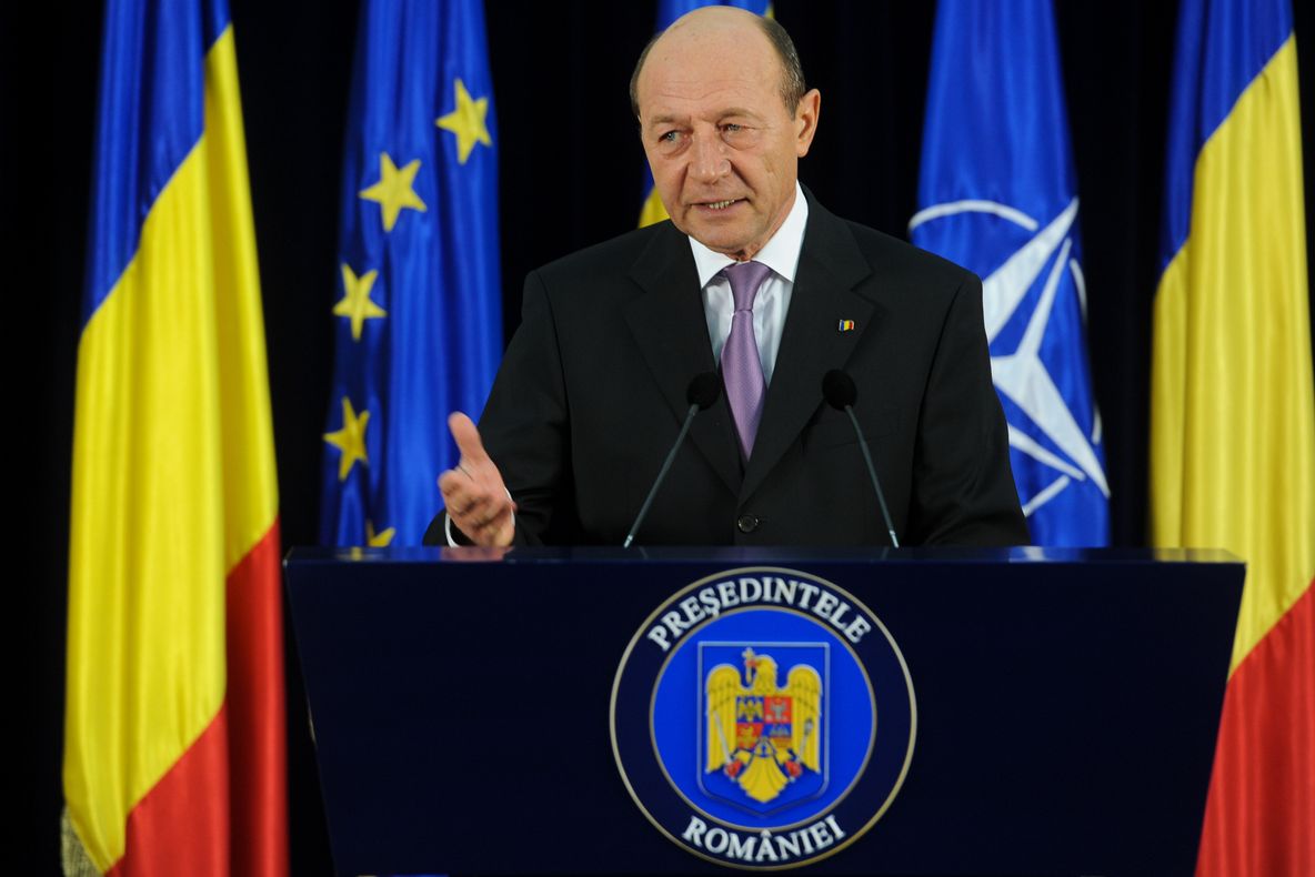 BĂSESCU: Nu am cerut o listă a ofiţerilor acoperiţi. Ponta, un FRIPTURIST, a fost ofiţer SIE ILEGAL