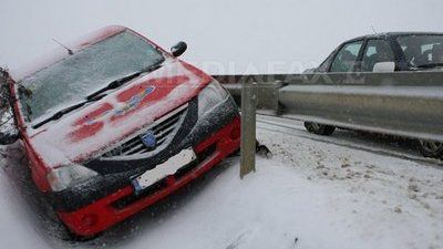 ACCIDENT pe Autostrada Soarelui din cauza zăpezii. CARAMBOL cu 20 de mașini
