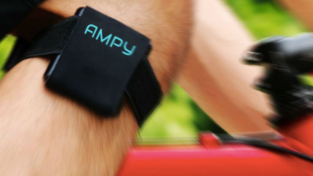 Gadgetul INCREDIBIL de simplu și util: te plimbi și îți încarci telefonul