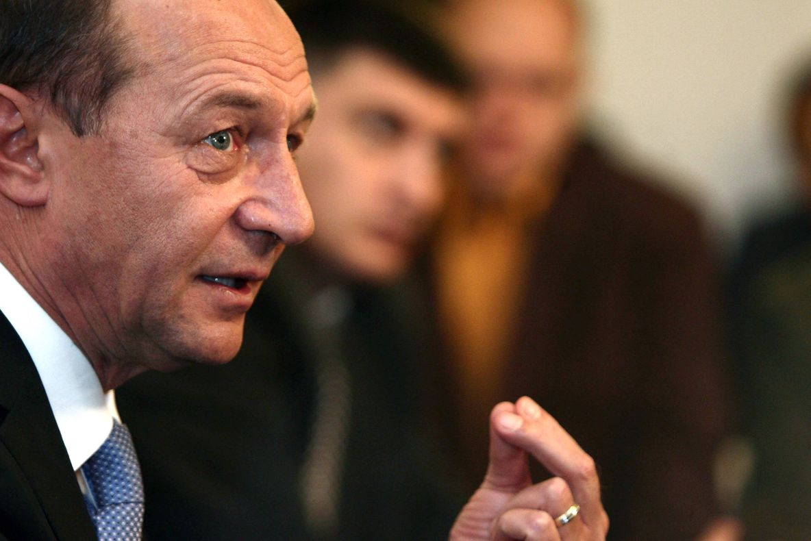 BĂSESCU ŞI PONTA, prima întâlnire din campania electorală. GESTUL INCREDIBIL al lui Băsescu