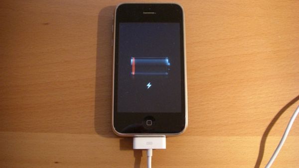 REVOLUŢIE. Aceasta este bateria care se încarcă în 2 minute şi ţine 20 de ani. De unde o poţi lua