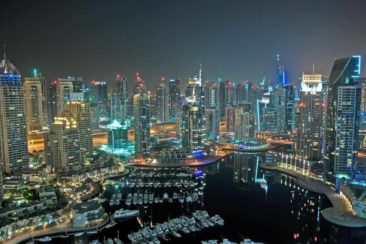 Povestea statului ridicat din NISIP şi AUR în doar câţiva ani. 85% din locuitori sunt străini