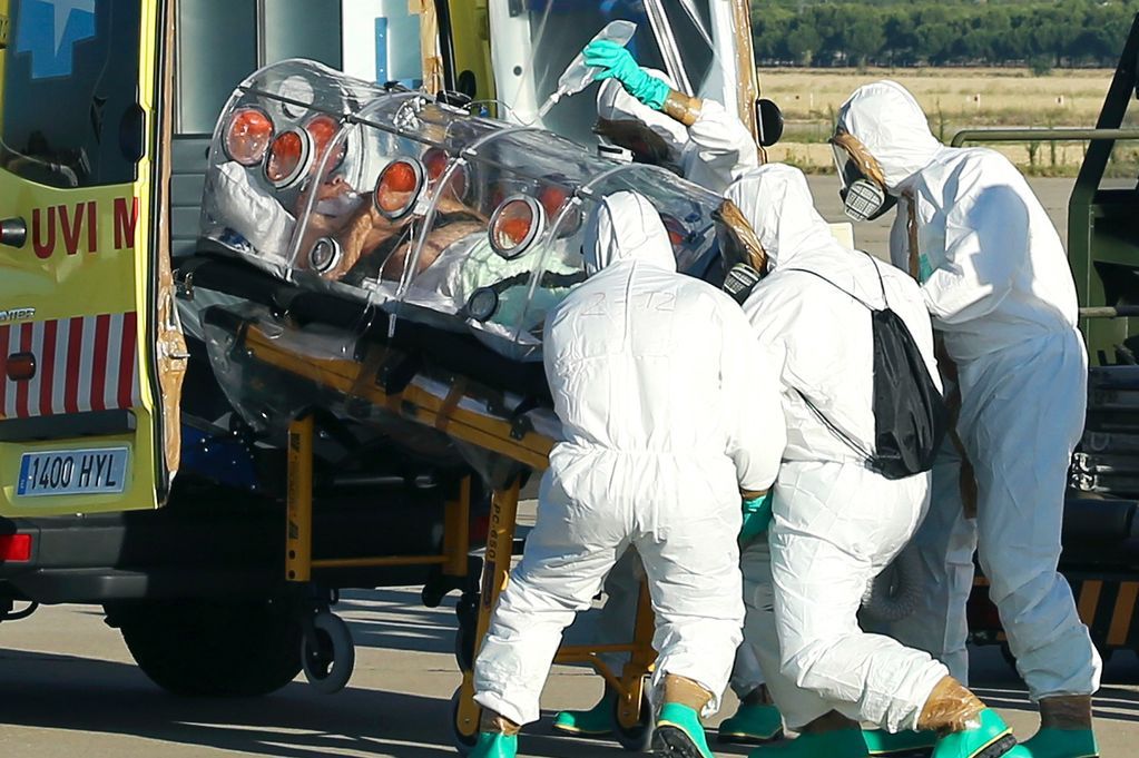 AL CINCILEA suspect de EBOLA , internat în Spania 