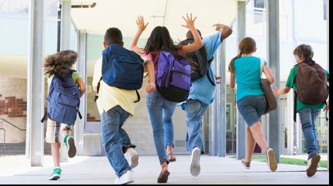 Elevii intră de astăzi în vacanța de vară