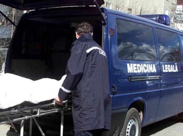 TRAGEDIE - Adolescentă de 16 ani, găsită strangulată în curtea casei sale