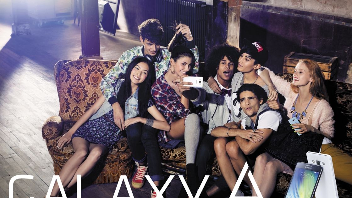 Astea sunt cele mai FRUMOASE și mai SUBȚIRI telefoane Samsung! Te vor CUCERI instant