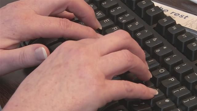 LUCREZI MULT LA CALCULATOR? Pericolul NEŞTIUT