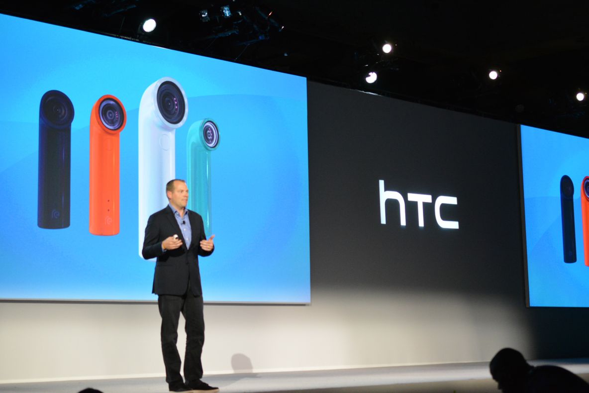 HTC uimește lumea cu gadgetul care NE PUNE VIAȚA PE YOUTUBE