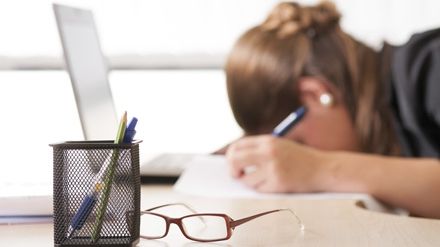 Te simţi mereu obosită? Iată cele mai utile sfaturi care te ajută să combaţi această stare