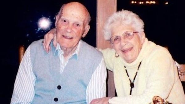 EMOŢIONANT. Au fost CĂSĂTORIŢI 73 de ani şi au murit la câteva ore distanţă unul de celălalt