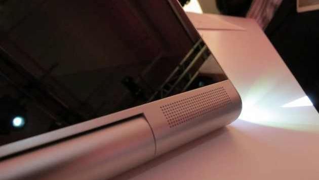 Cine s-ar fi gândit? Lenovo a lansat TABLETA CU PROIECTOR și subwoofer!