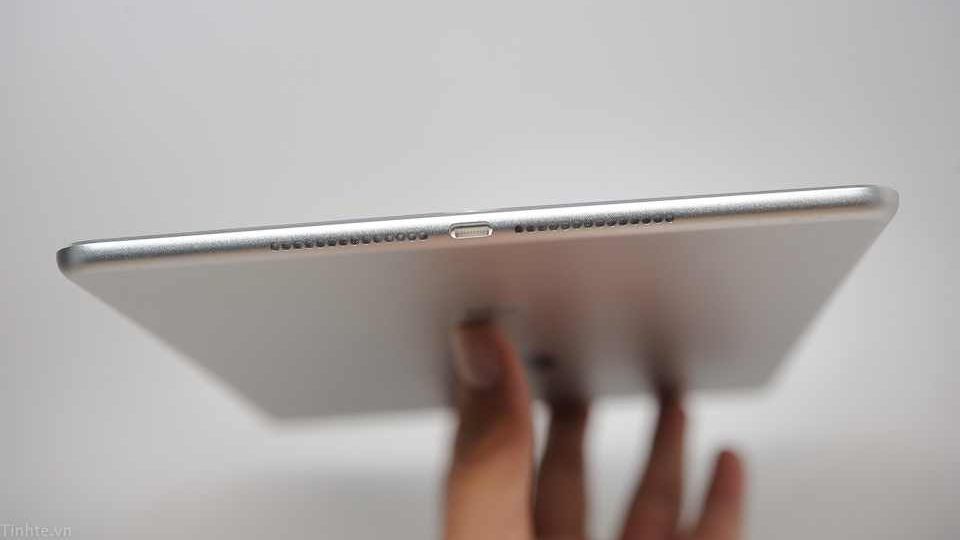 A înnebunit Apple? Are TABLETĂ MAI SUBȚIRE decât iPhone 6 Plus, telefonul care se îndoaie