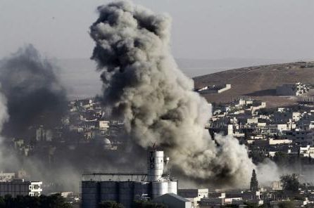 SUA lansează ajutoare în Irak, coaliția își continuă loviturile contra SI