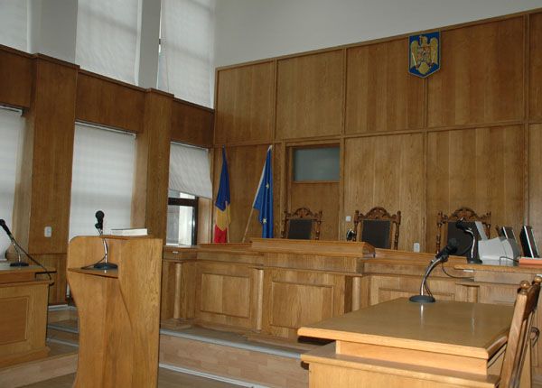 Jumătate din Consiliul Local al unei comune, trimis în judecată 