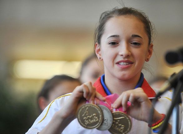 Tot gimnastica feminină e mândria ţării. Asta e cea mai nouă performanţă a fetelor noastre