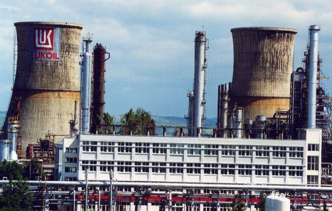 Parchetul Curţii de Apel Ploieşti: Deciziile la Lukoil nu au fost influenţate de o persoană publică