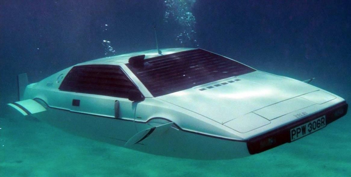 MAŞINA-SUBMARIN a lui James Bond, scoasă la licitaţie pe eBay pentru 1 MILION DE DOLARI