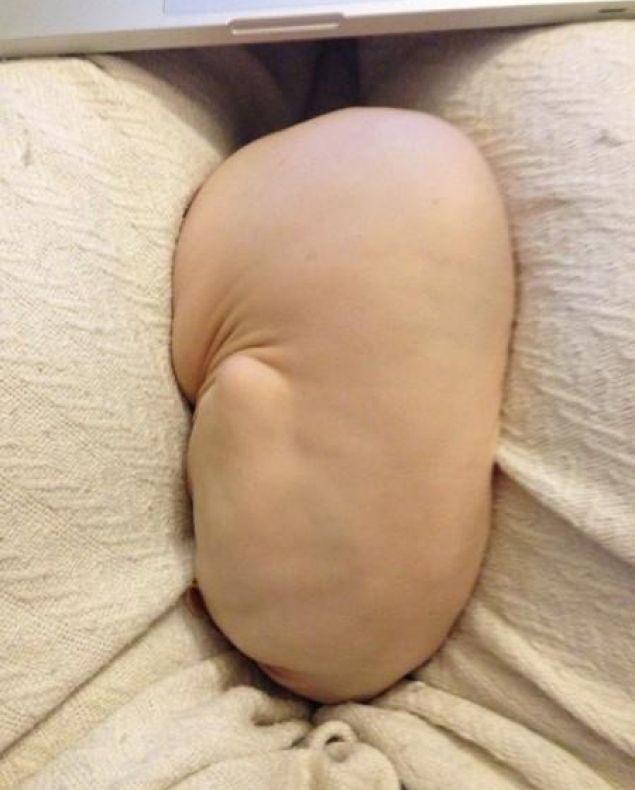 Ce a pozat un BĂRBAT pe propria canapea: "E înfricoşător!" 