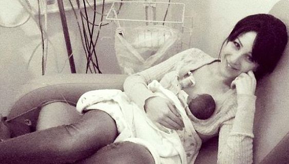 Facebook i-a STERS poza ASTA motivand ca este OBSCENA