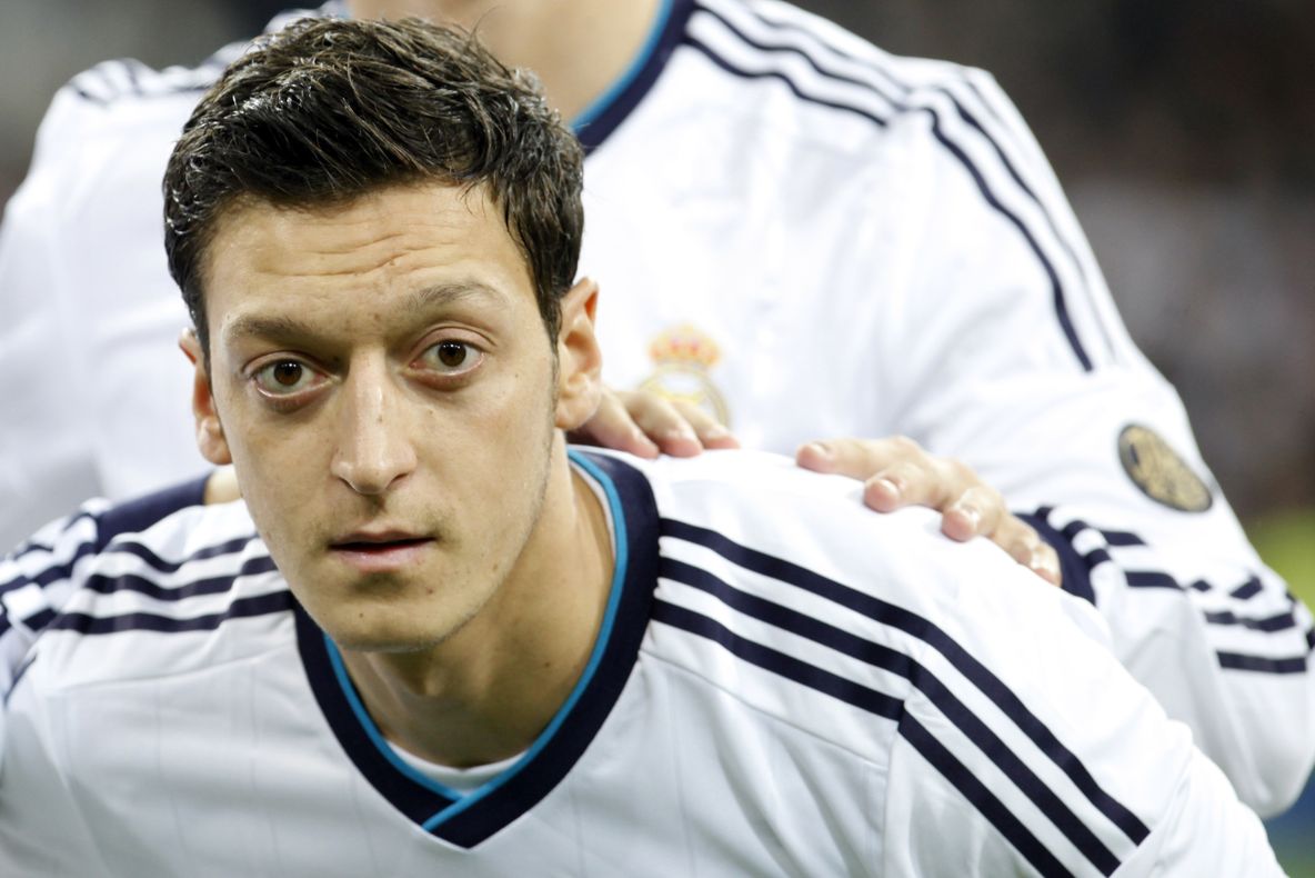 BOMBĂ - Mesut Ozil şi-a înşelat iubita cu partenera unui alt fotbalist german