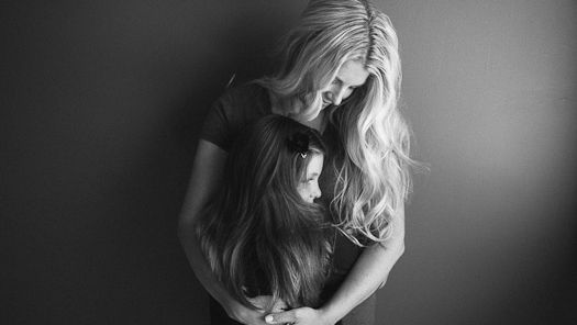 Scrisoarea cutremurătoare a unei mame: Ajutor, vreau să îmi abandonez soţul şi fetiţa