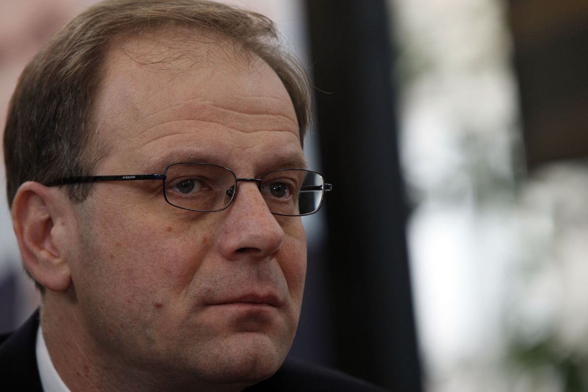 Comisarul desemnat pentru Educaţie, respins în Parlamentul UE. Noi probleme pentru Comisia Juncker