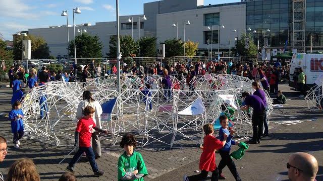 170 de copii au construit un OZN în București