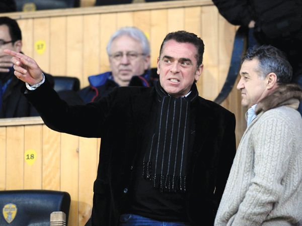 BOMBĂ - Patronul VINDE echipa! Un dinamovist este implicat în această afacere. Fanii sunt DISPERAŢI