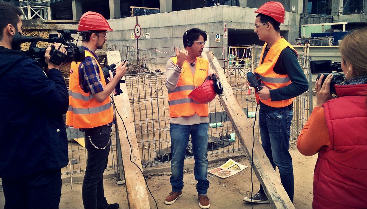 Niciodată muzica nu s-a auzit mai bine. Nici buldozerul nu te deranjează cu așa căști