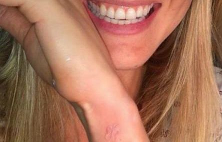 Noua tendință în designul tatuajelor corporale care face vâlvă printre manechine