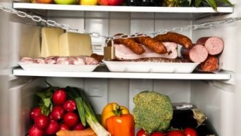 Ţii cură de slăbire? Iată 5 alimente pe care trebuie să le ai mereu în frigider