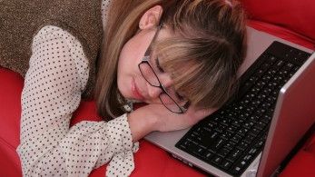 6 motive ca să dormi minimum 7 ore pe noapte