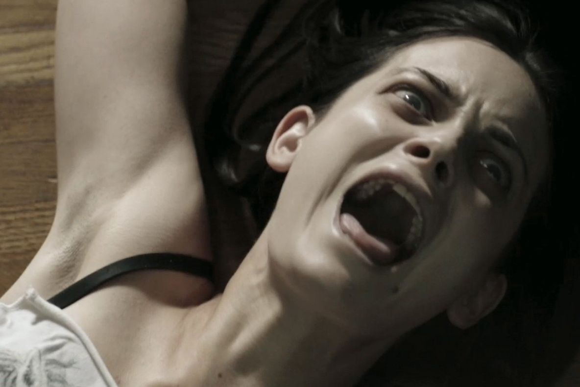 S-a întors din Asia cu sângerări nazale. Părea ceva banal. Apoi, o creatură i-a ieşit din nas