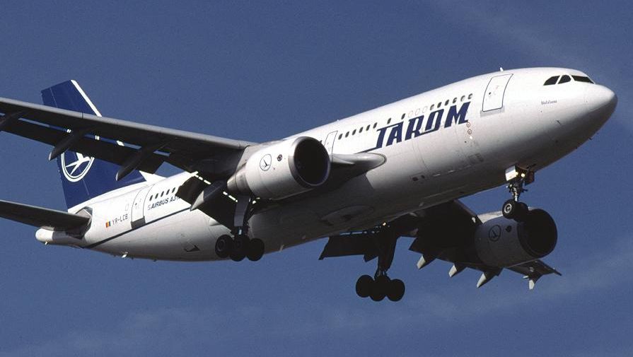 Scandal şi panică într-un avion Tarom. Un român a vrut să deturneze aeronava