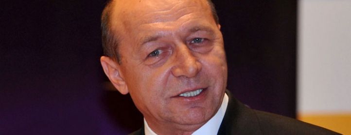 TRAIAN BĂSESCU, fotografii SUPERBE de CRĂCIUN cu toată FAMILIA