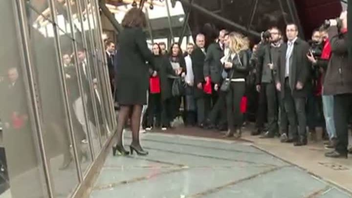 Podea de sticlă în Turnul Eiffel 