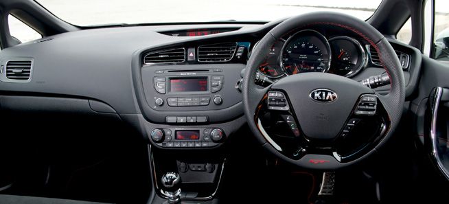 Gadget Show. De ce au BRITANICII volanul pe DREAPTA?