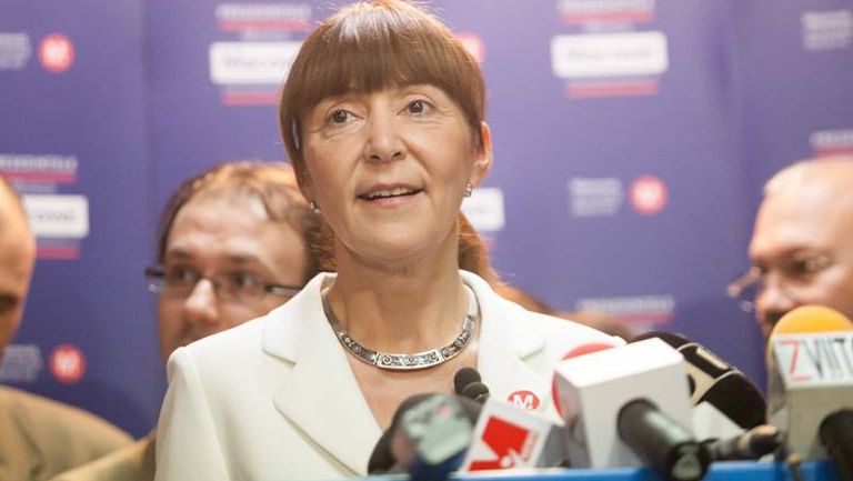 Monica Macovei: Felicitări celor reuniţi împotriva dictaturii hoţilor! Felicitări Iohannis!