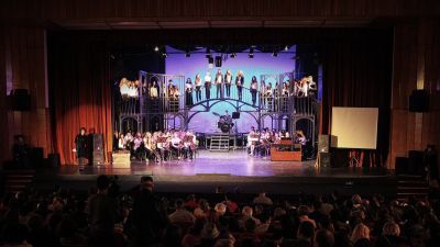 Marcel Iureş partener cu păpuşile