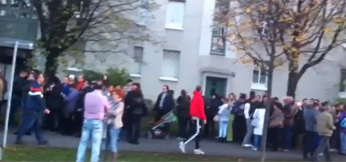 Români REVOLTAȚI la Munchen: "Este ca pe vremea lui Ceaușescu!"